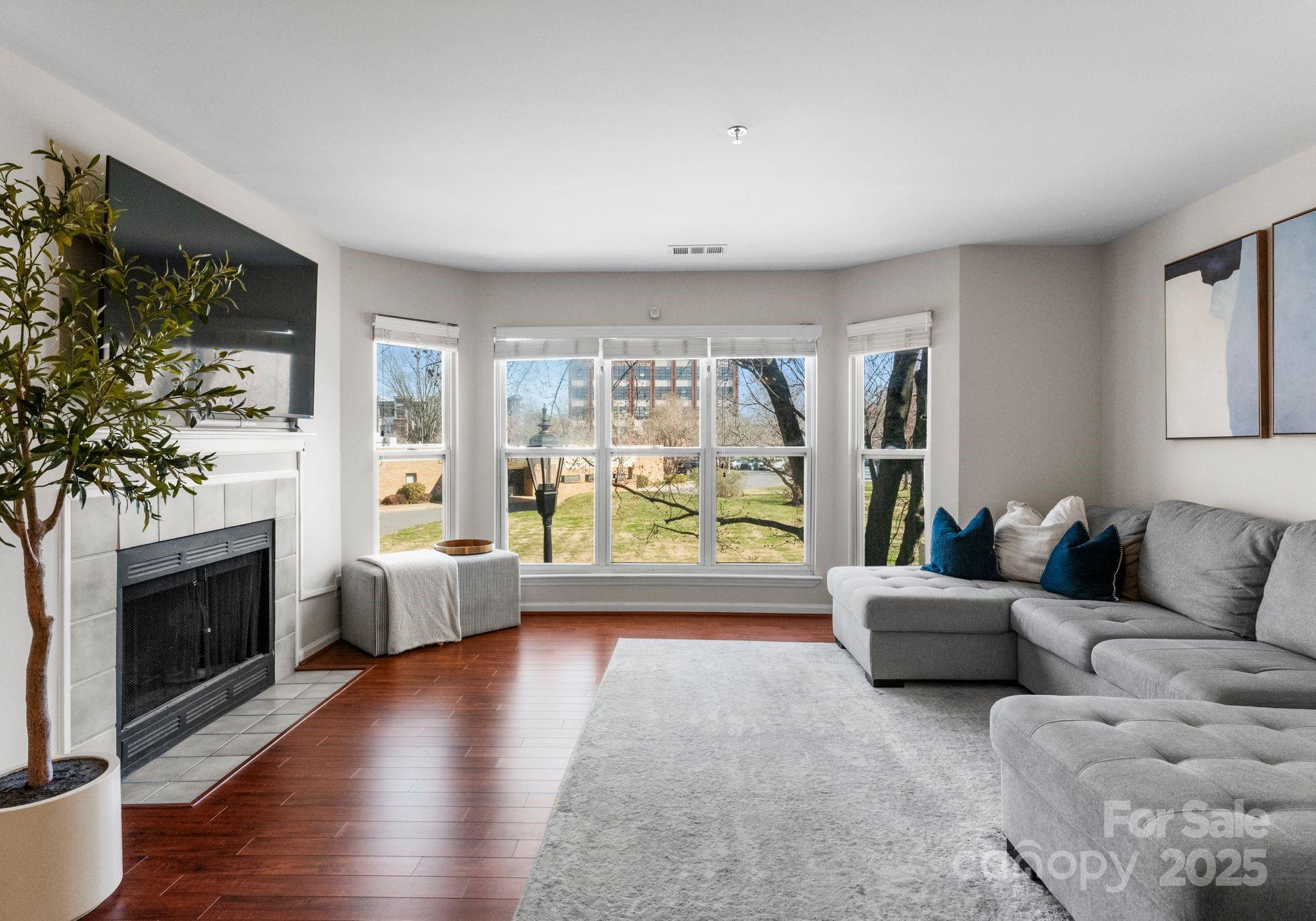 529 N Graham Street Unit: 2G