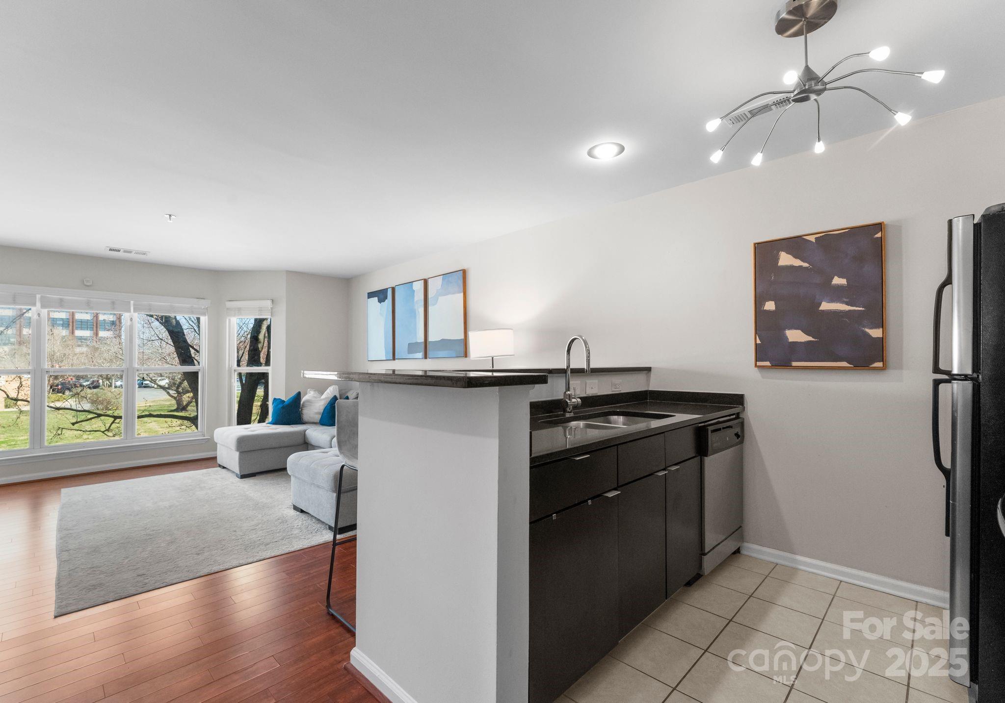529 N Graham Street Unit: 2G
