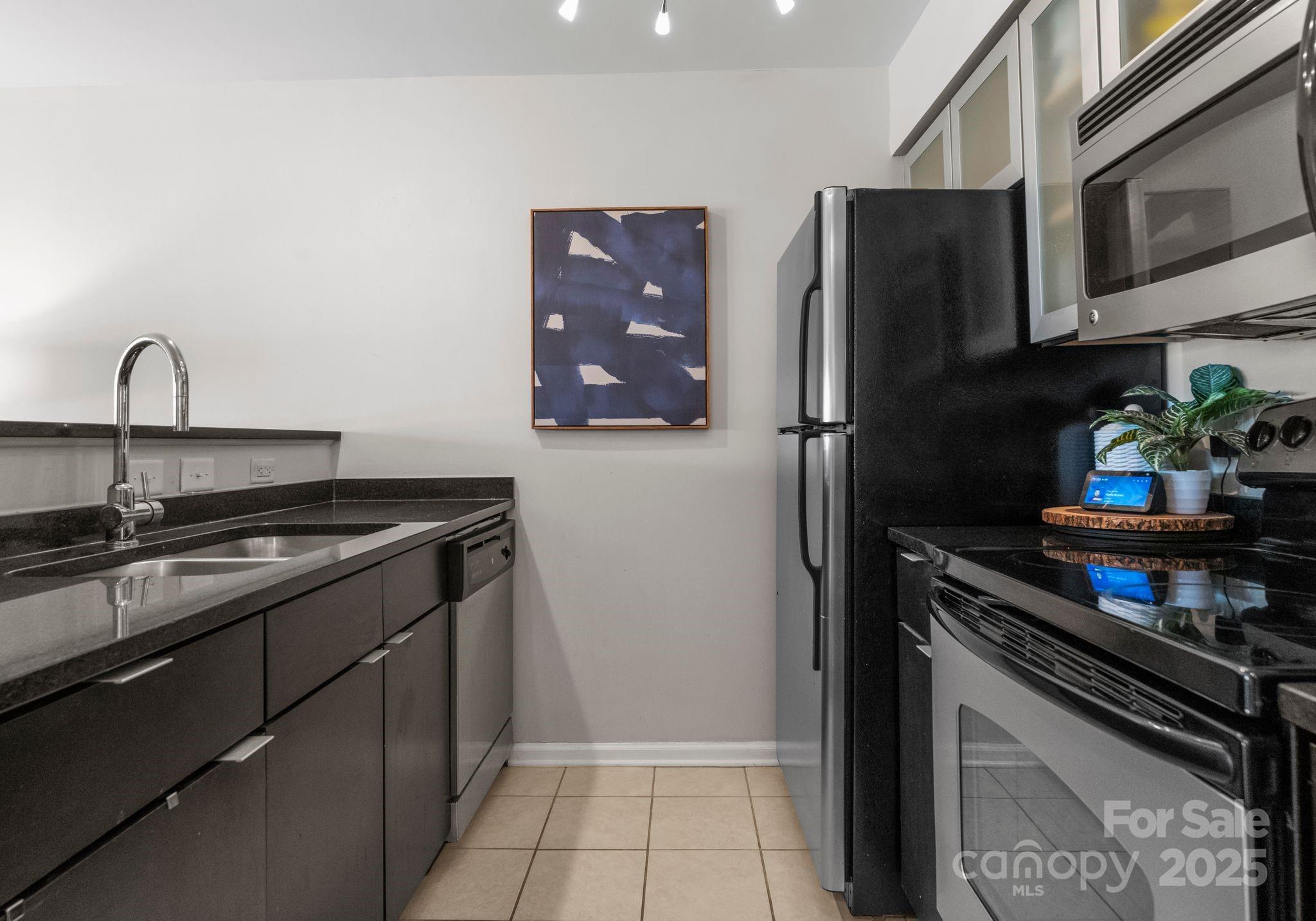 529 N Graham Street Unit: 2G