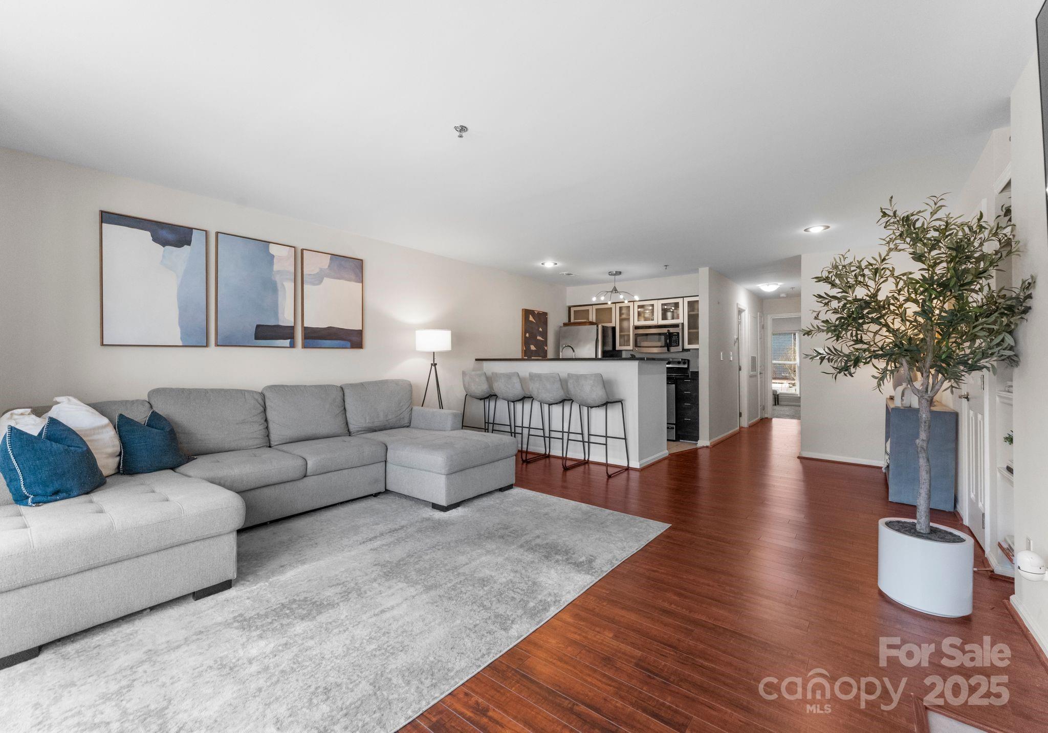 529 N Graham Street Unit: 2G