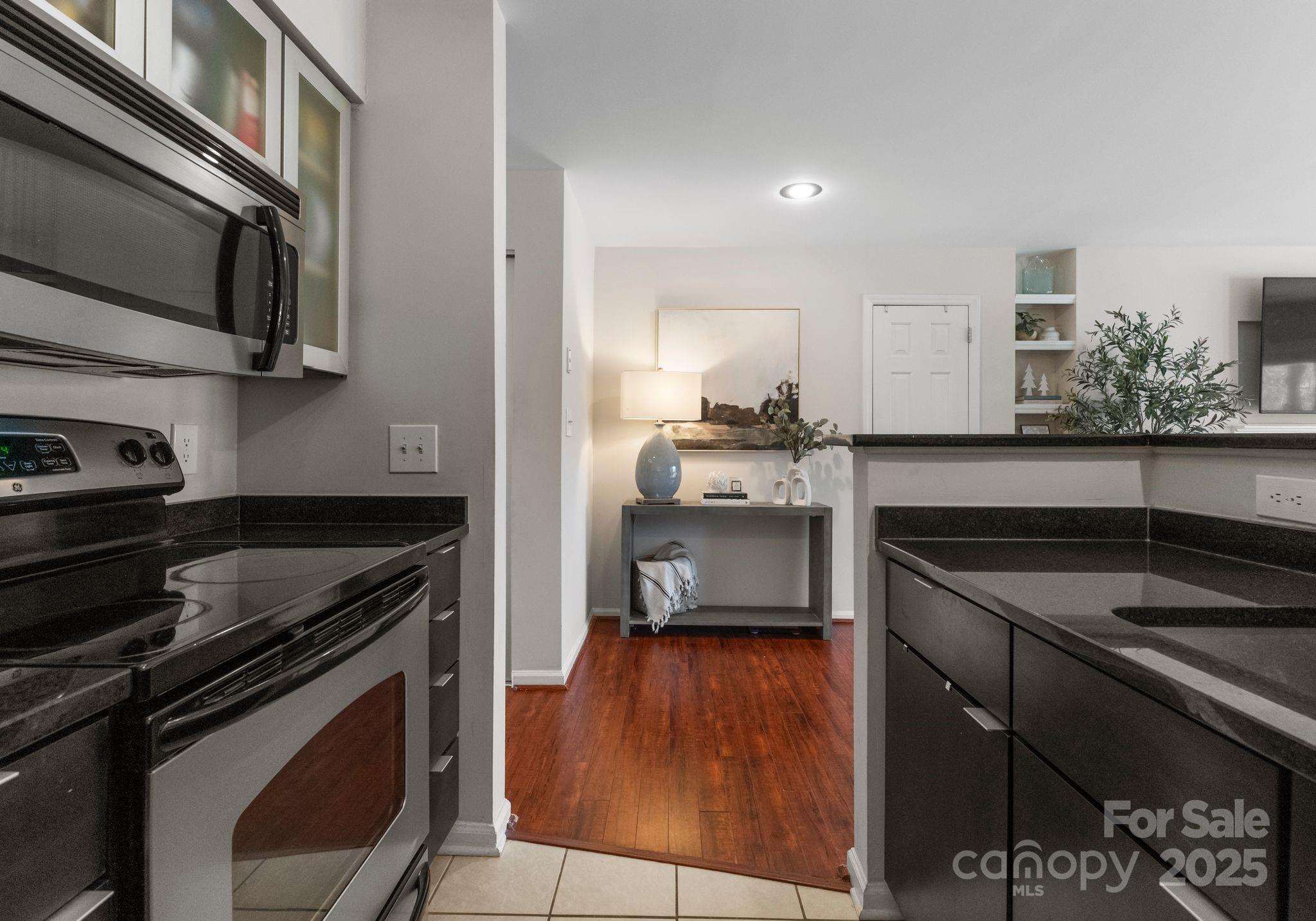 529 N Graham Street Unit: 2G