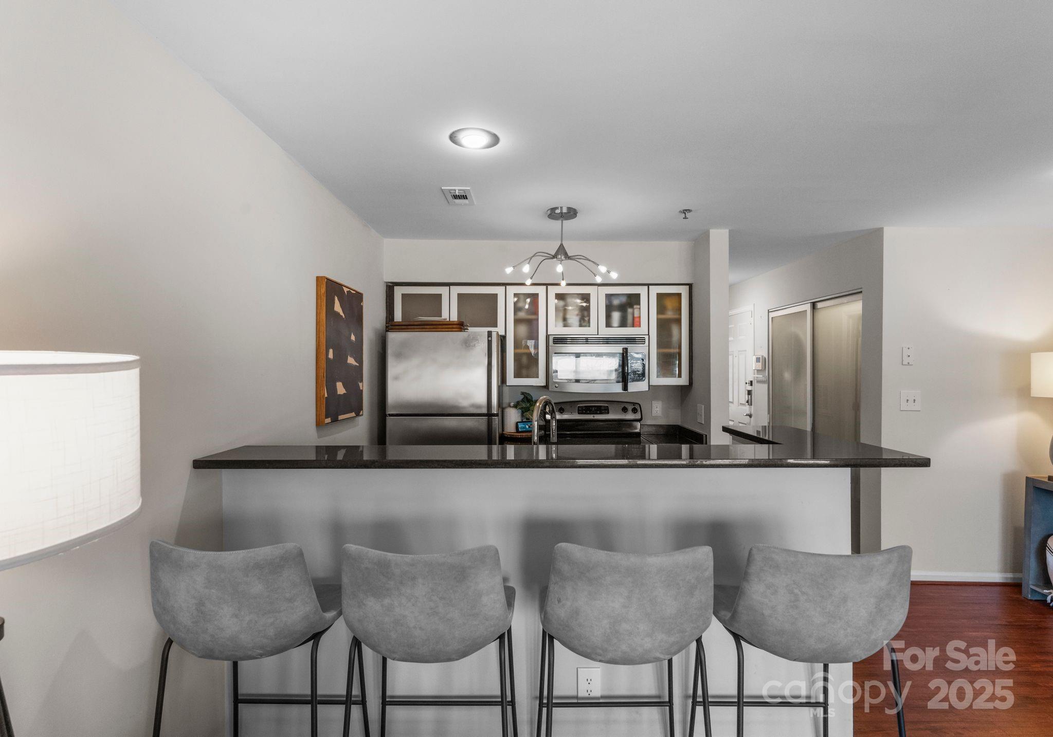 529 N Graham Street Unit: 2G