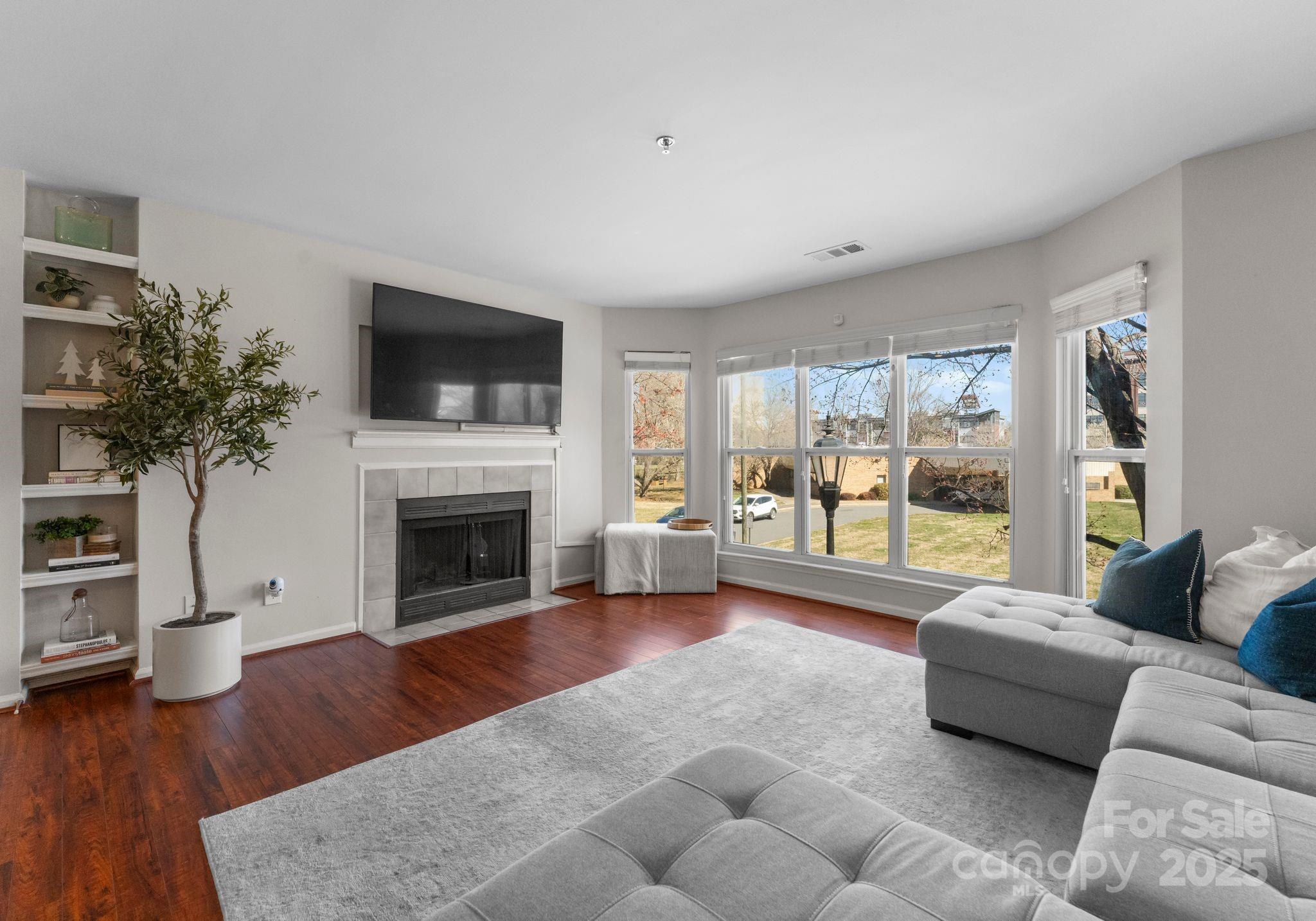 529 N Graham Street Unit: 2G