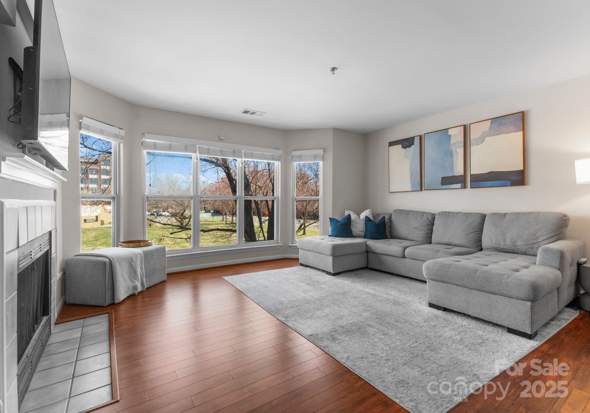 529 N Graham Street Unit: 2G
