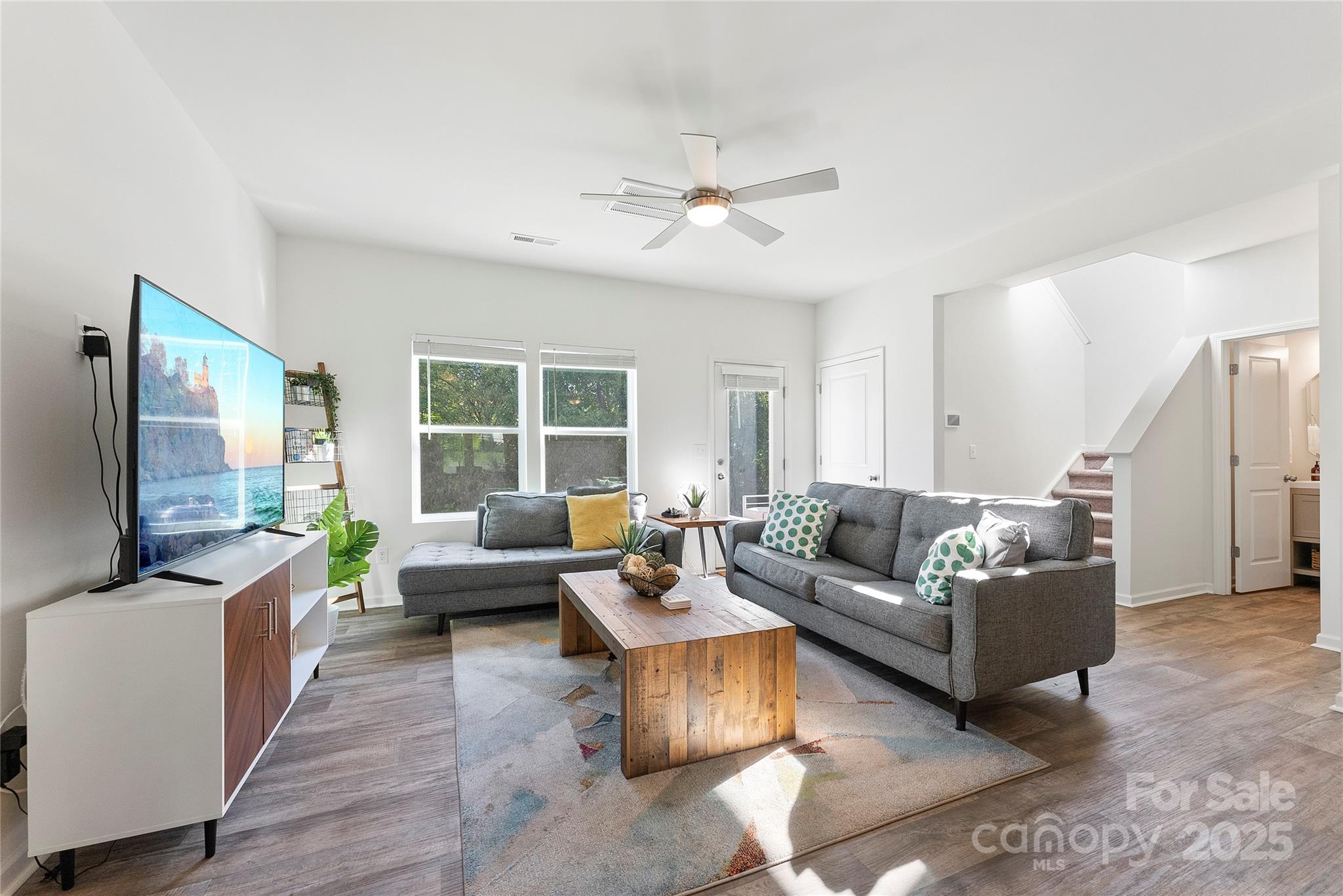 548 Dutch White Drive