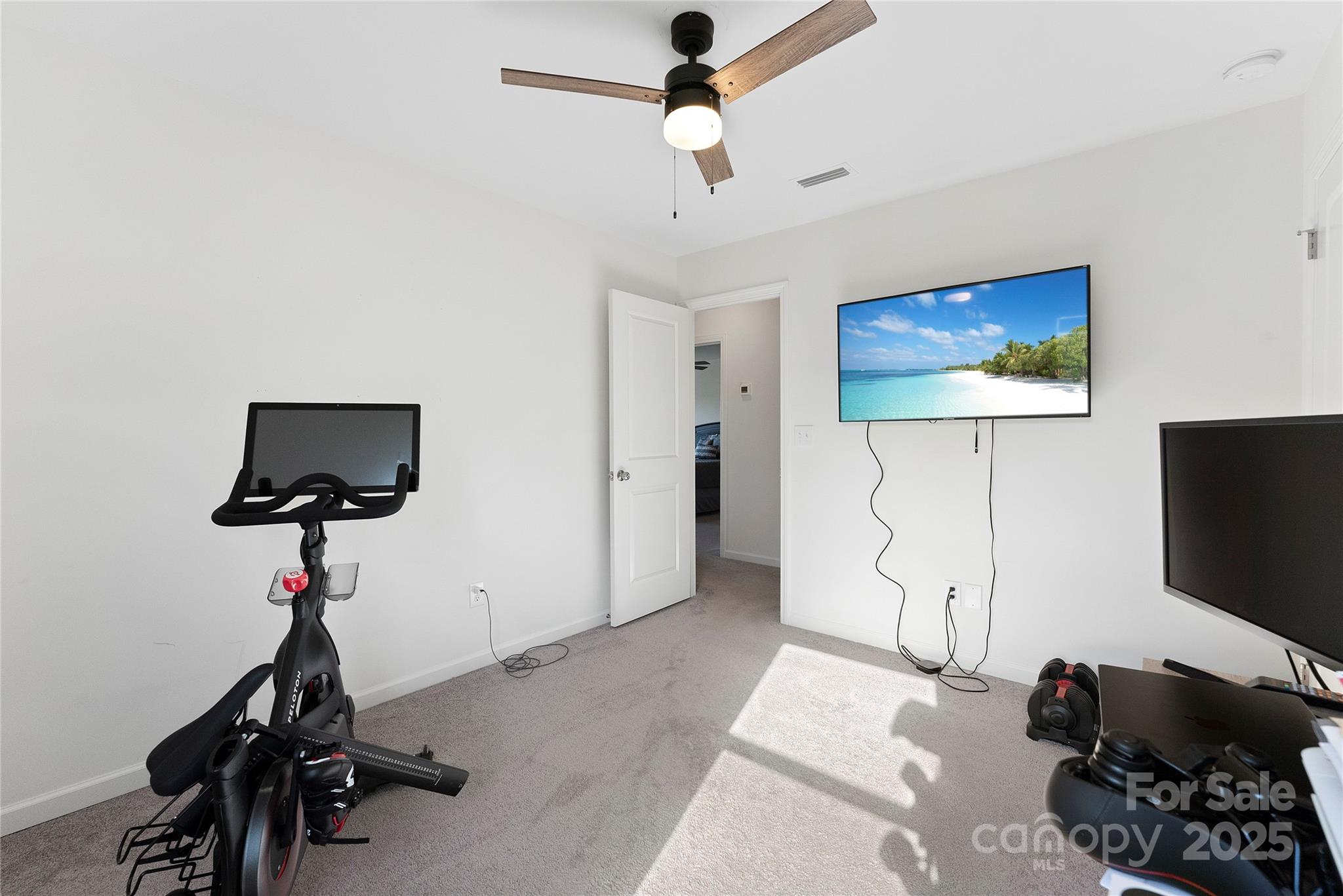 548 Dutch White Drive