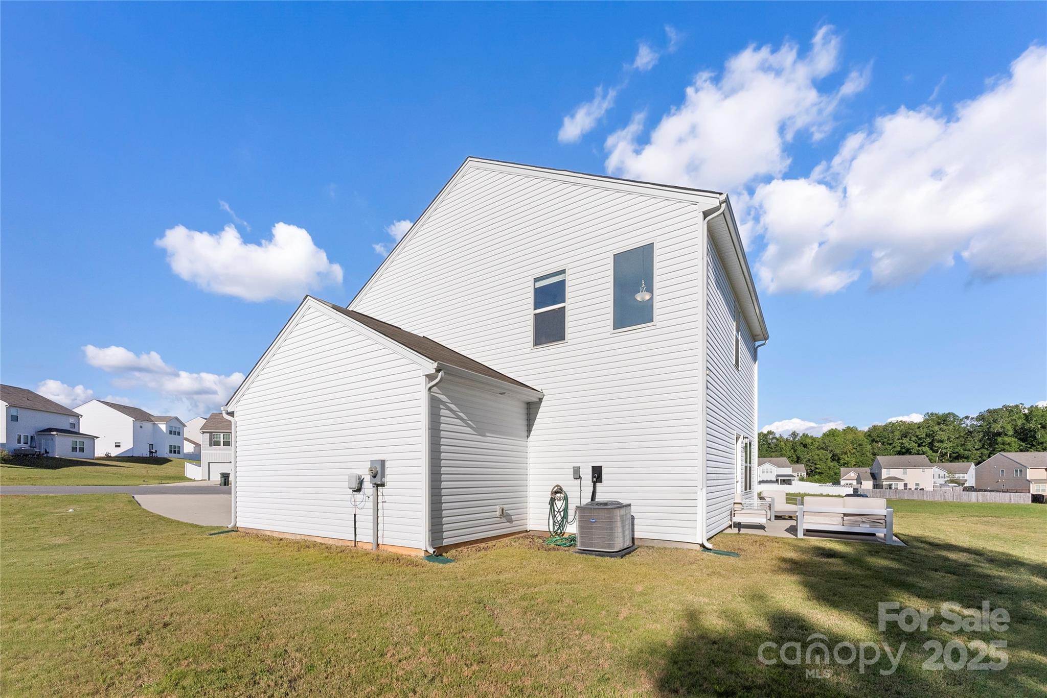 548 Dutch White Drive