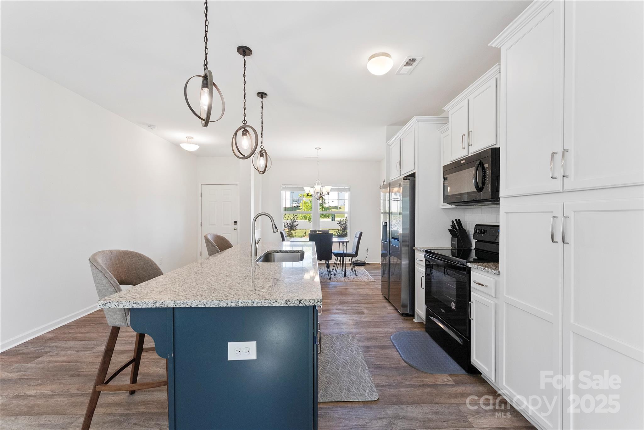 548 Dutch White Drive