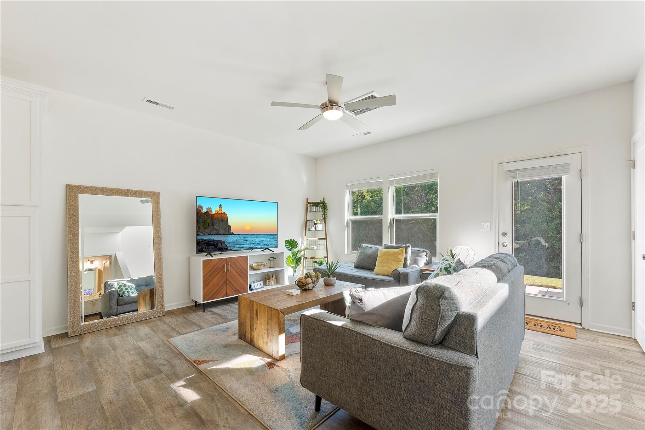 548 Dutch White Drive