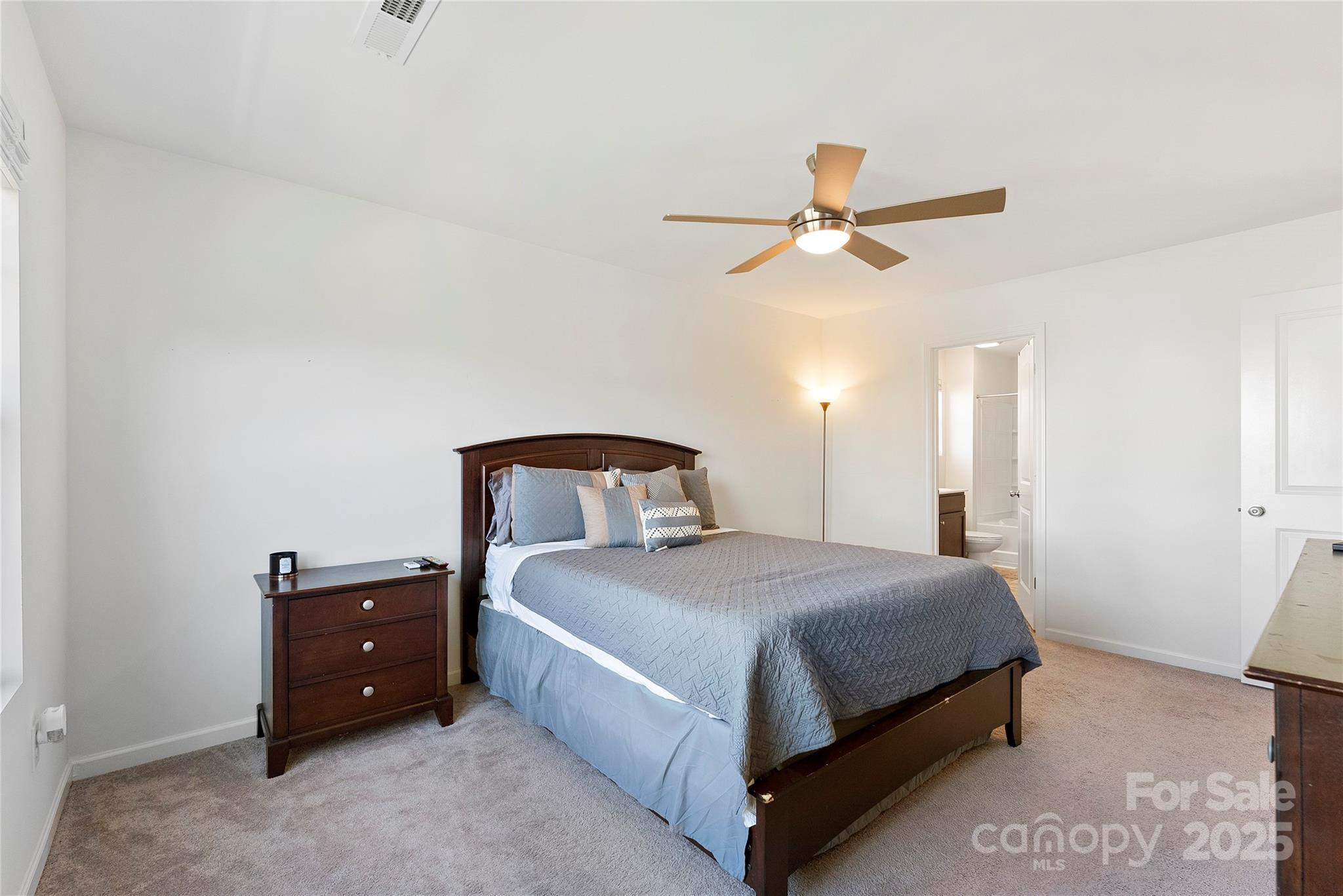 548 Dutch White Drive