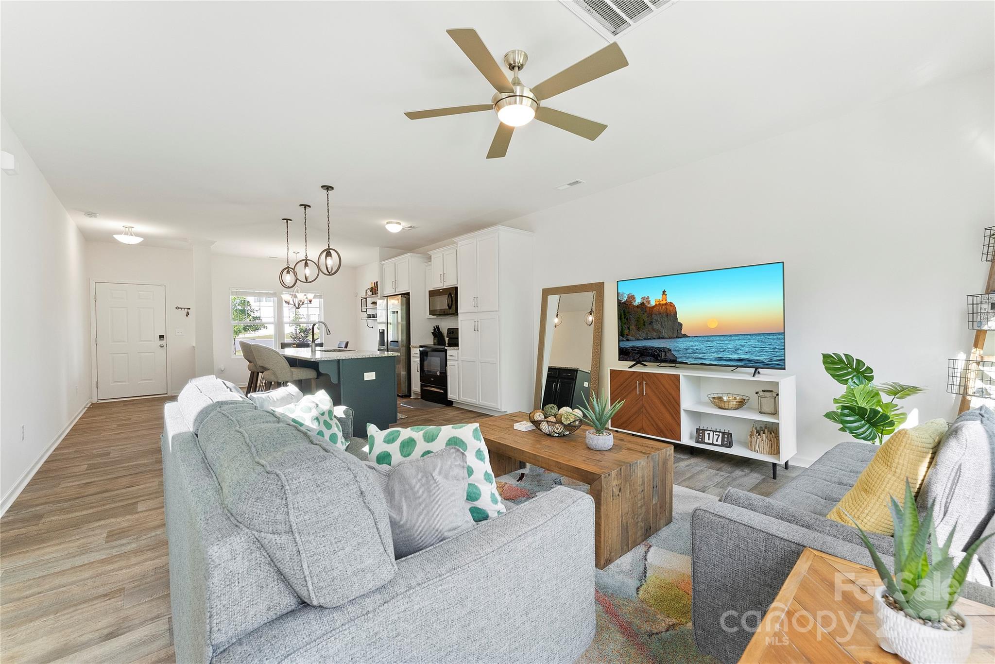 548 Dutch White Drive