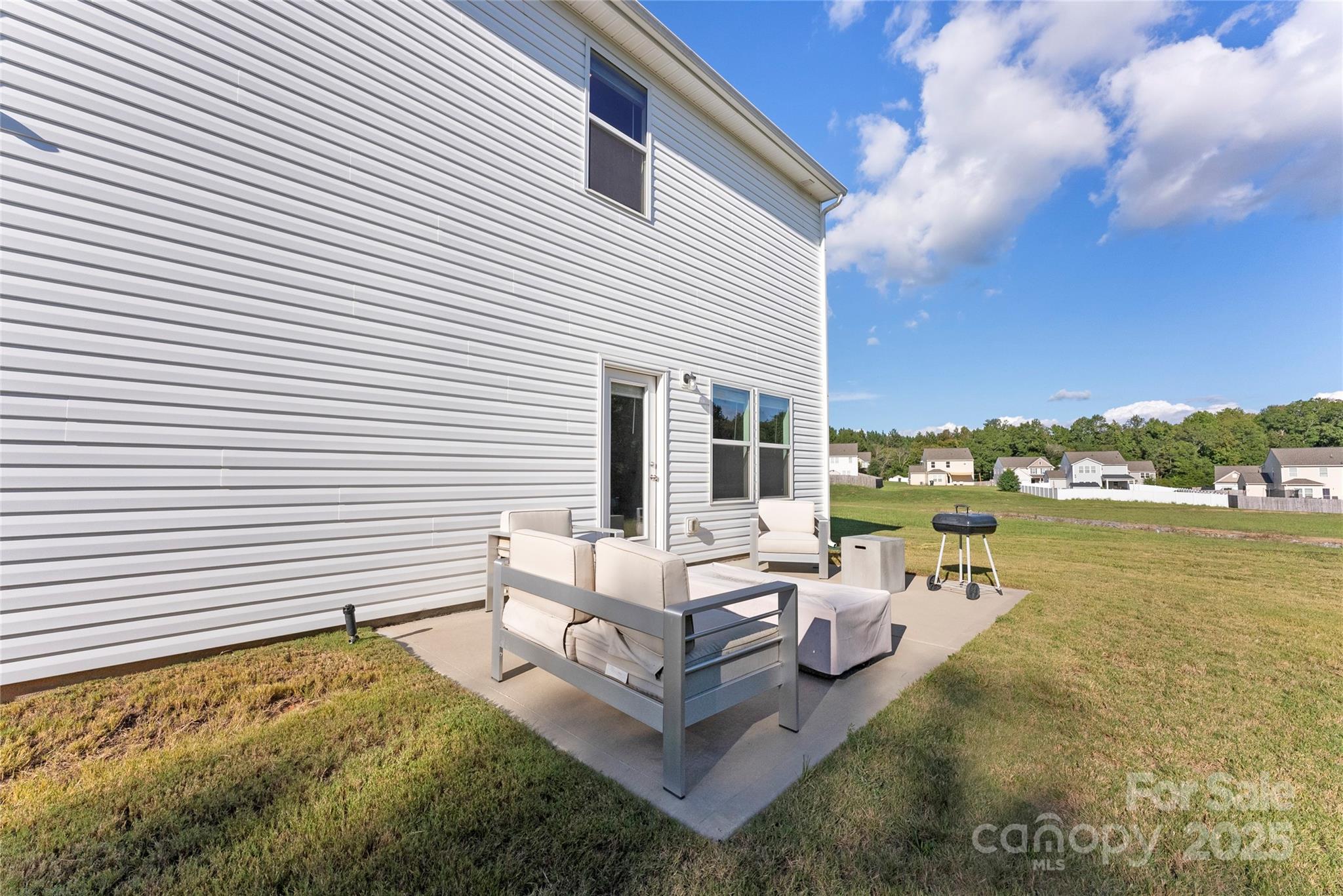 548 Dutch White Drive
