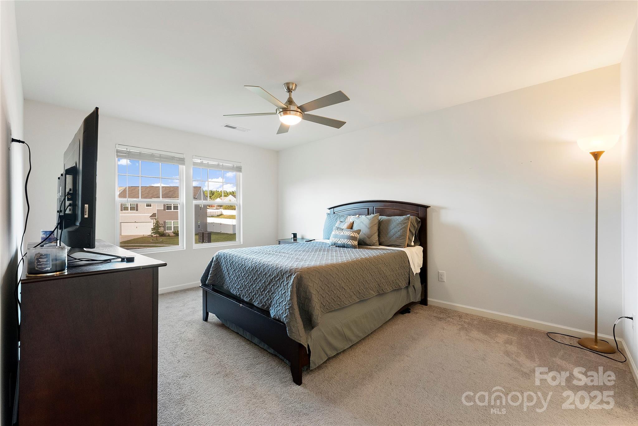 548 Dutch White Drive