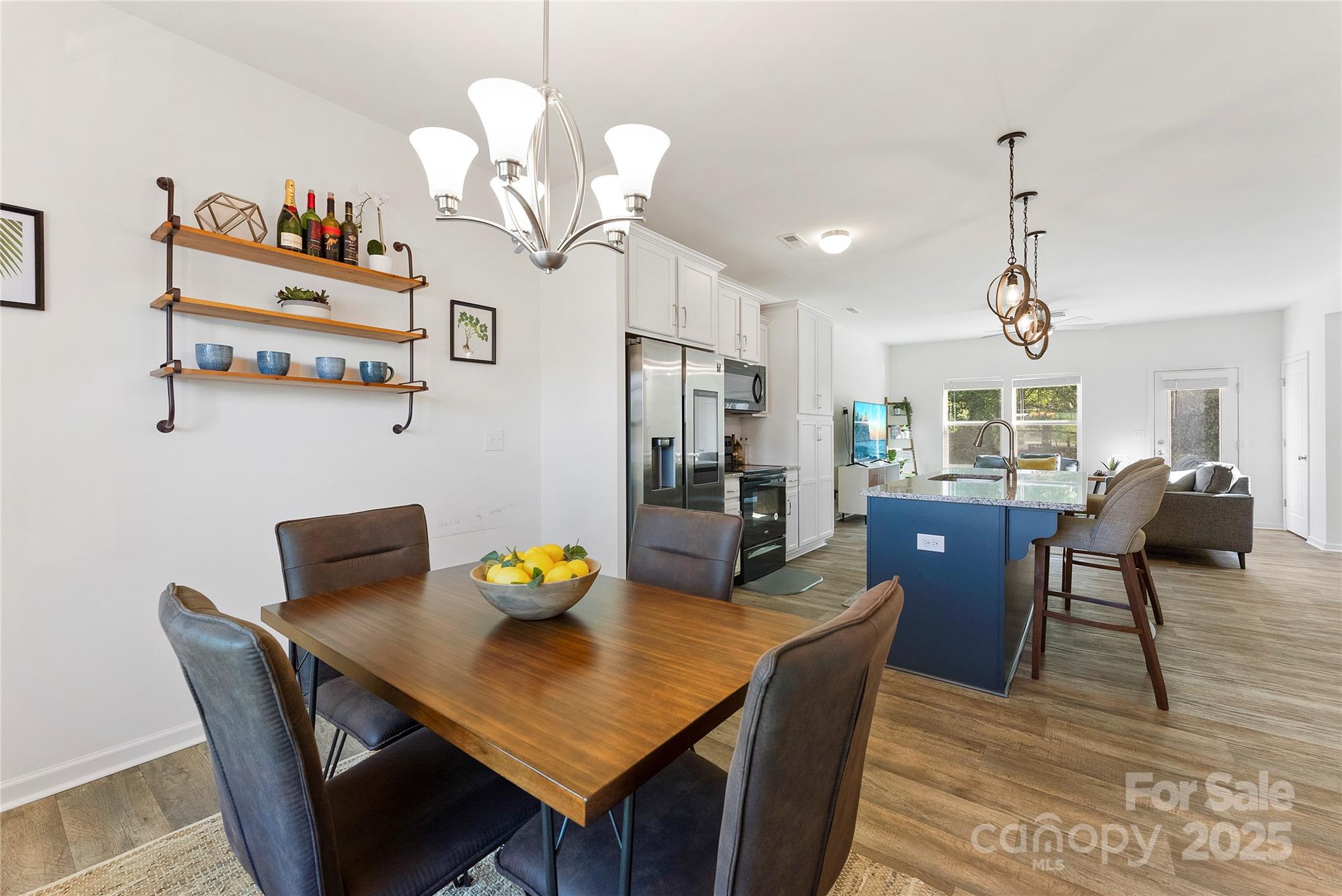 548 Dutch White Drive