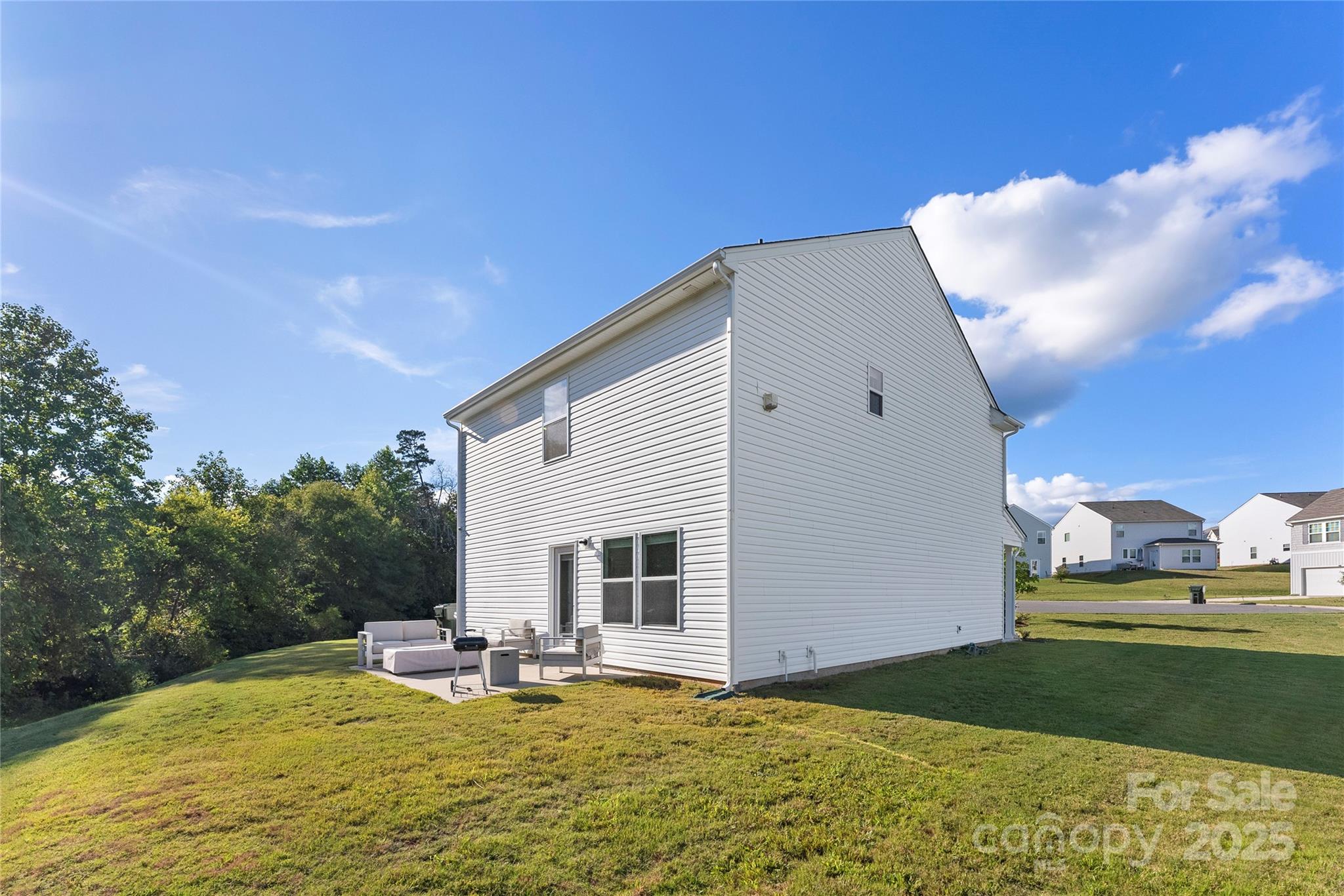 548 Dutch White Drive