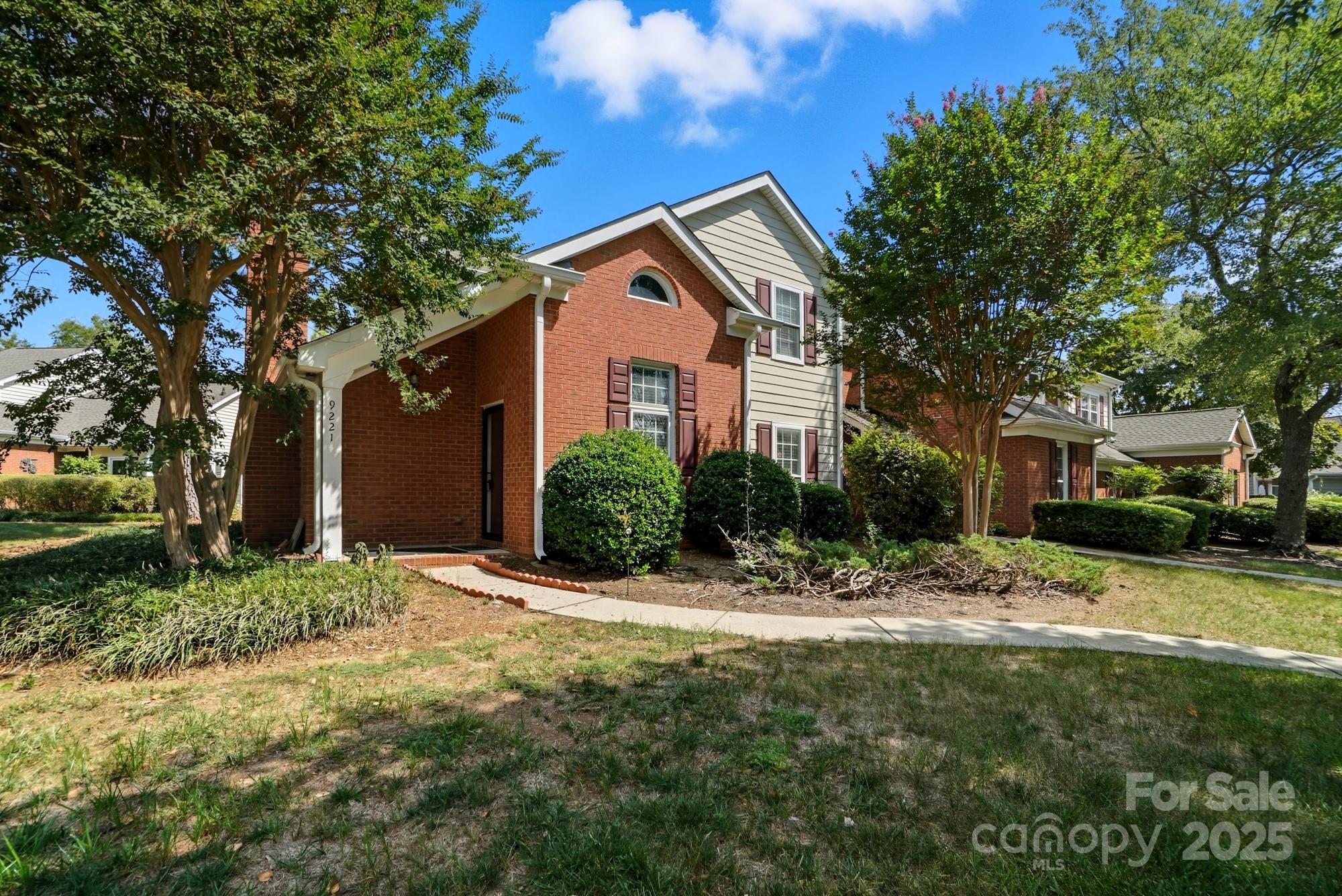 9221 N Vicksburg Park Court