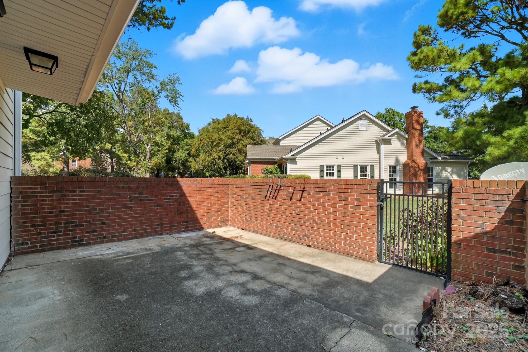 9221 N Vicksburg Park Court