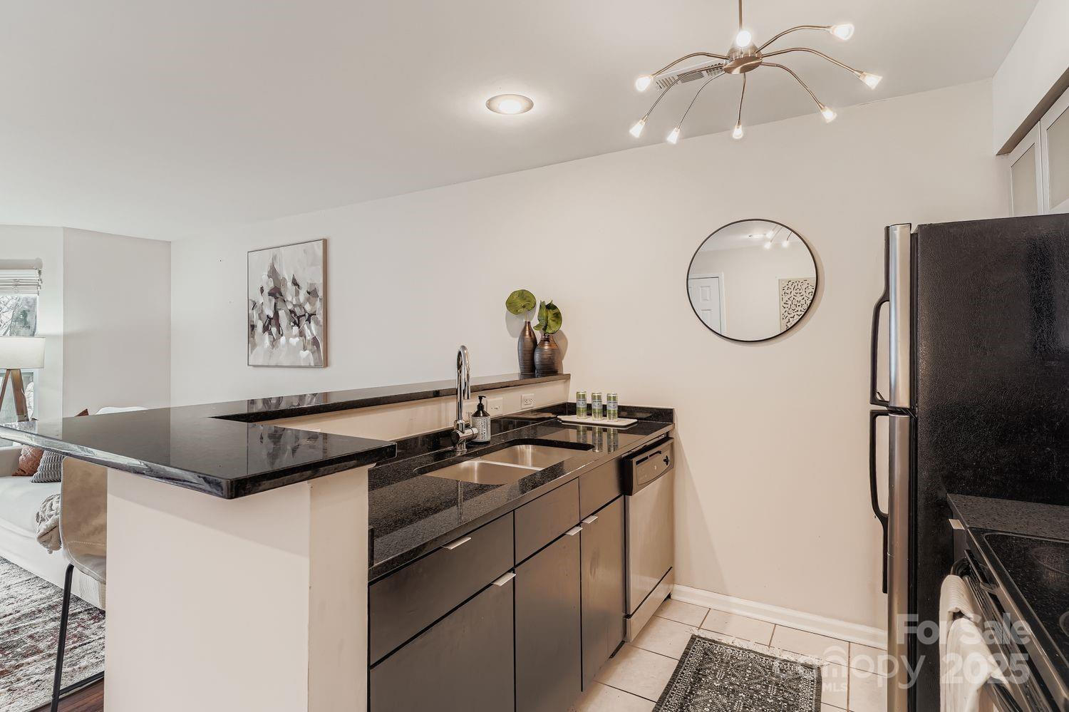 529 N Graham Street Unit: 2G