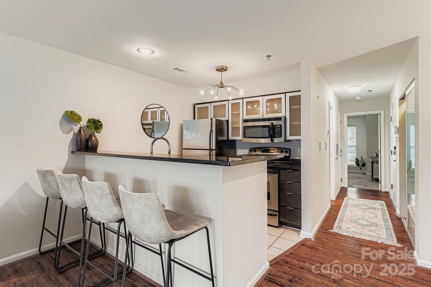 529 N Graham Street Unit: 2G