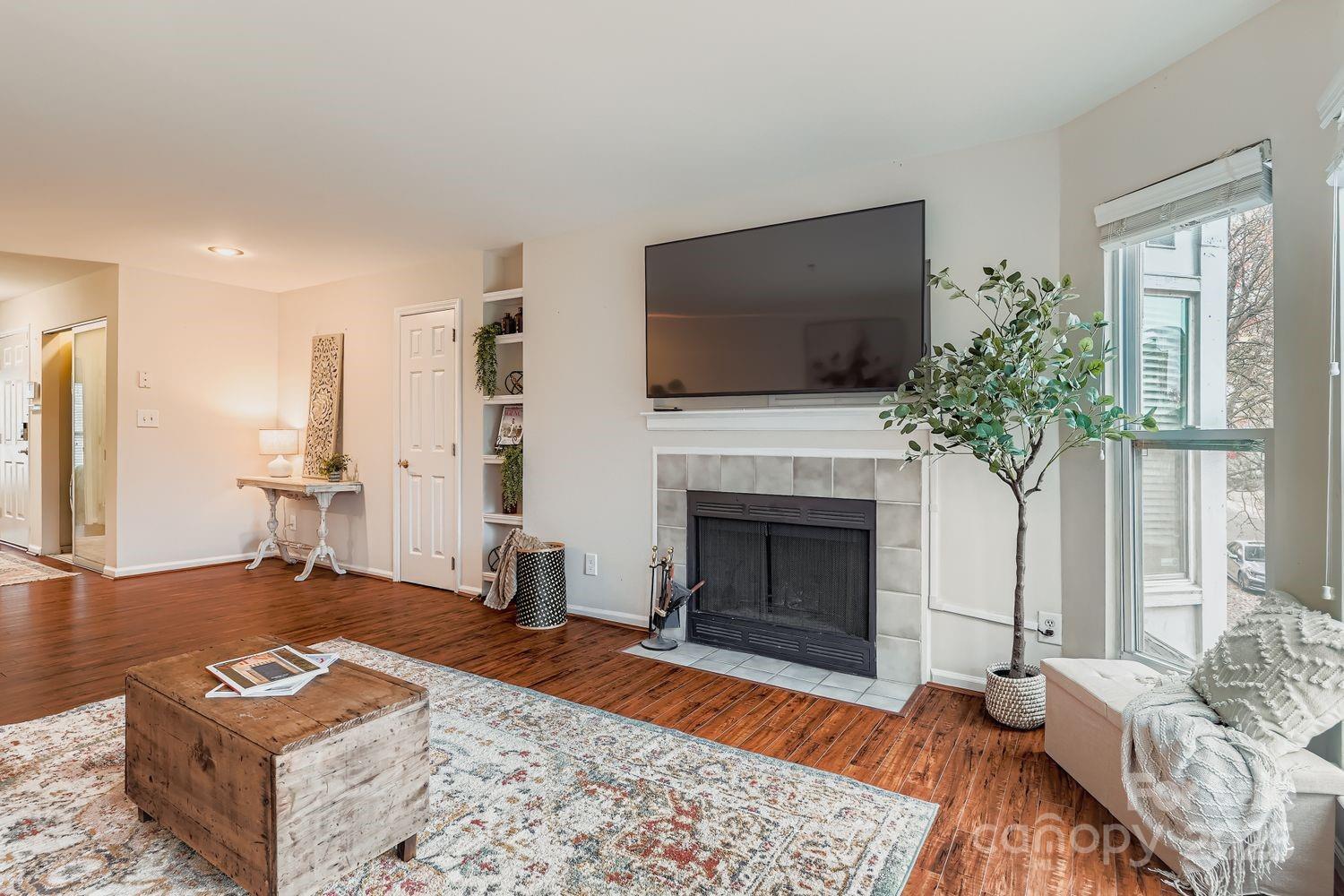 529 N Graham Street Unit: 2G