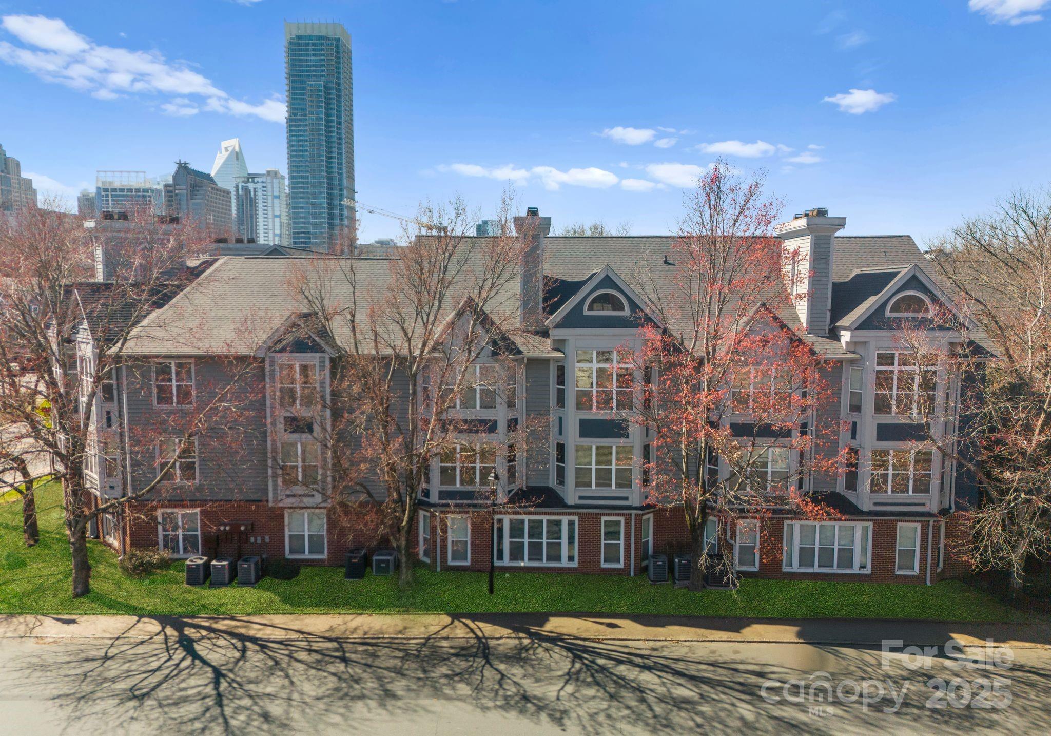 529 N Graham Street Unit: 2G