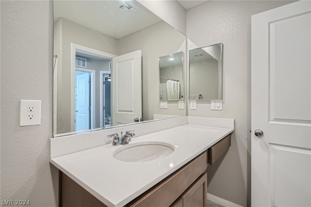 9277 Quartz Hills Avenue