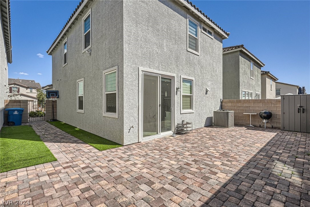 9277 Quartz Hills Avenue