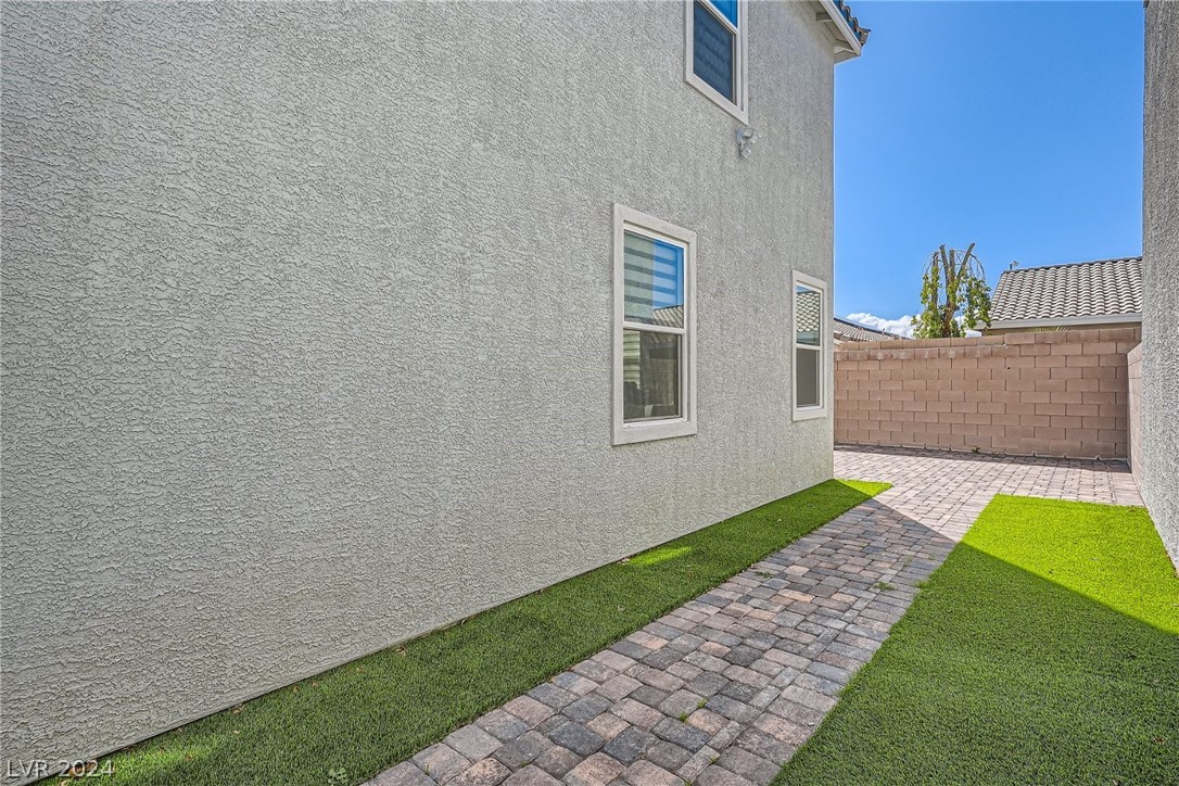 9277 Quartz Hills Avenue