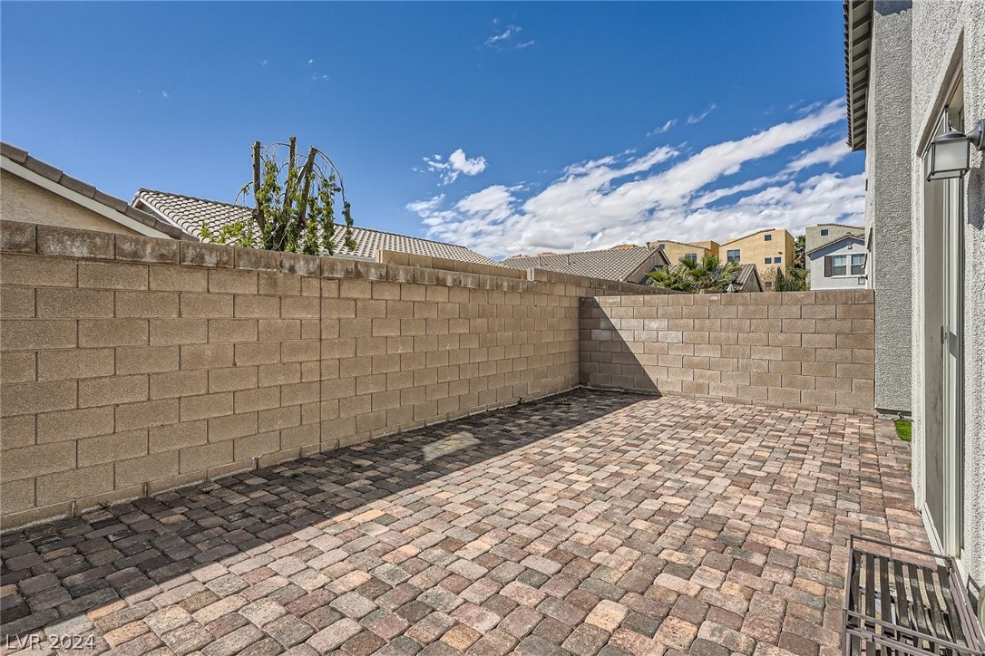 9277 Quartz Hills Avenue