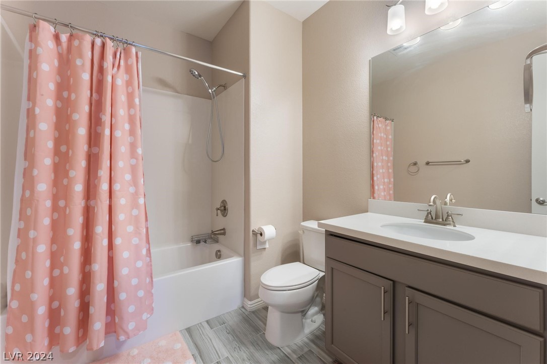 11851 Cogoleto Avenue