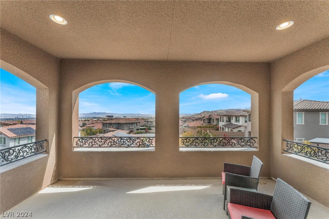 11851 Cogoleto Avenue