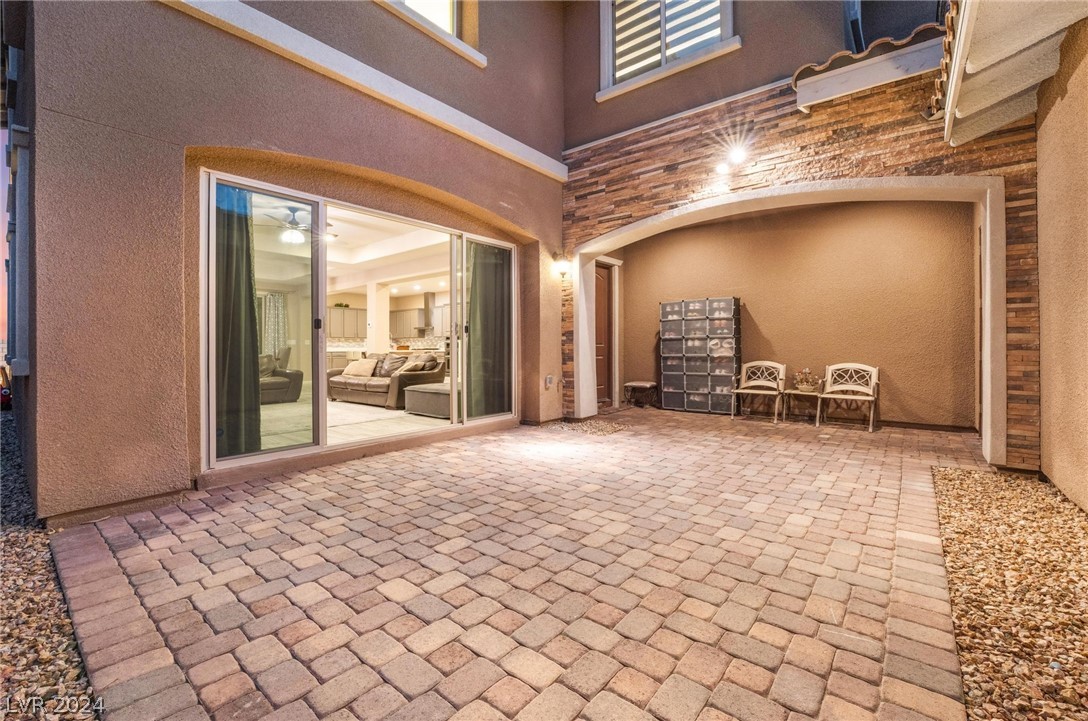 11851 Cogoleto Avenue