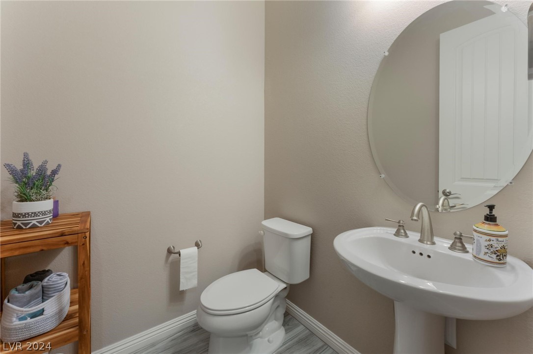 11851 Cogoleto Avenue