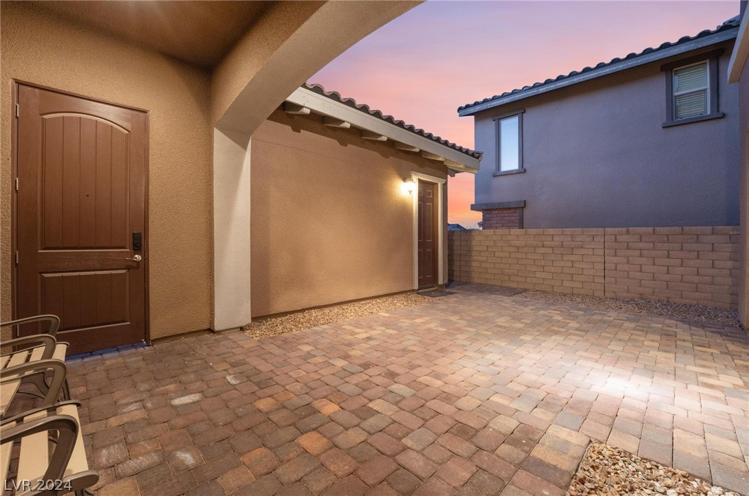 11851 Cogoleto Avenue