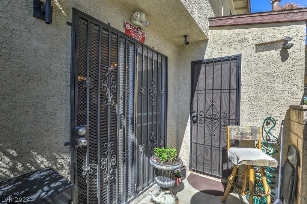 886 Stainglass Lane 886