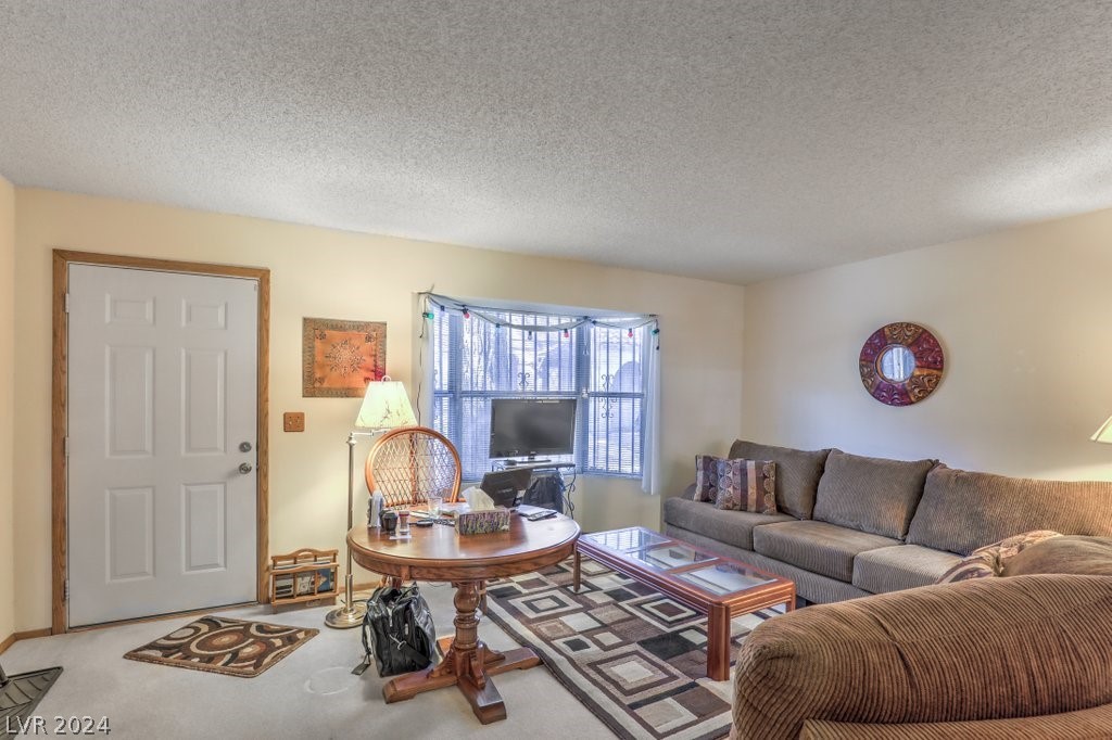 886 Stainglass Lane 886