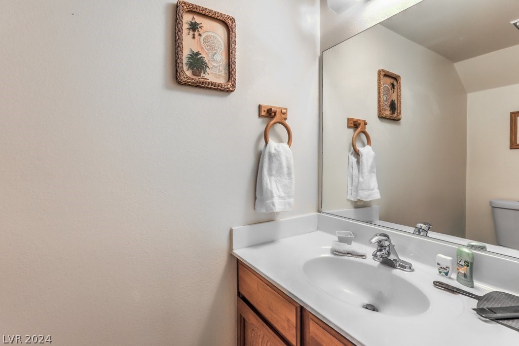 886 Stainglass Lane 886