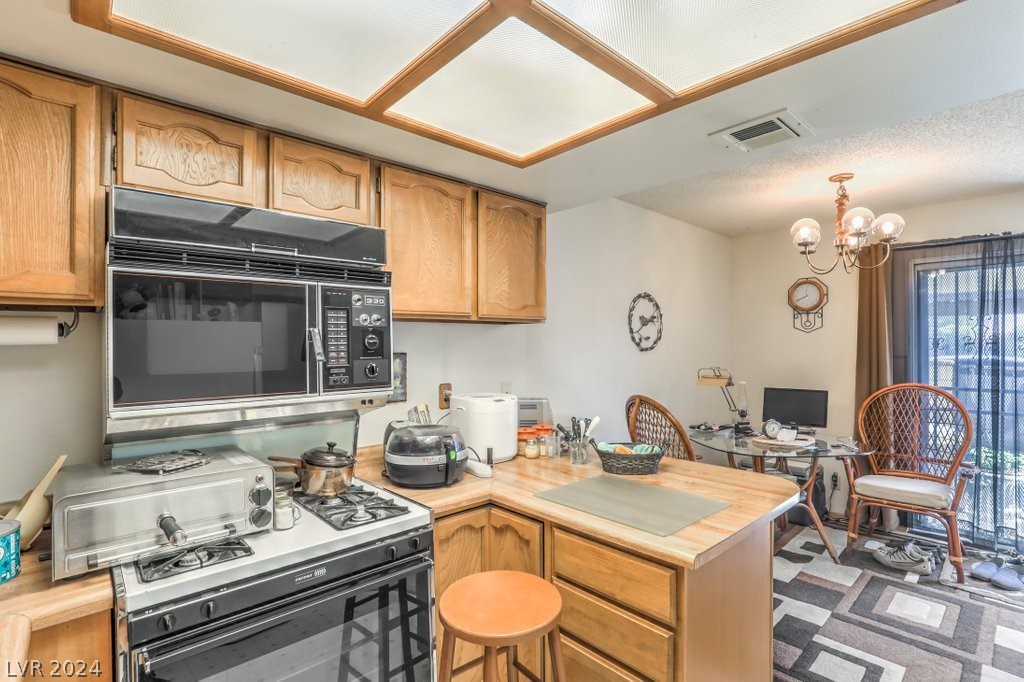 886 Stainglass Lane 886