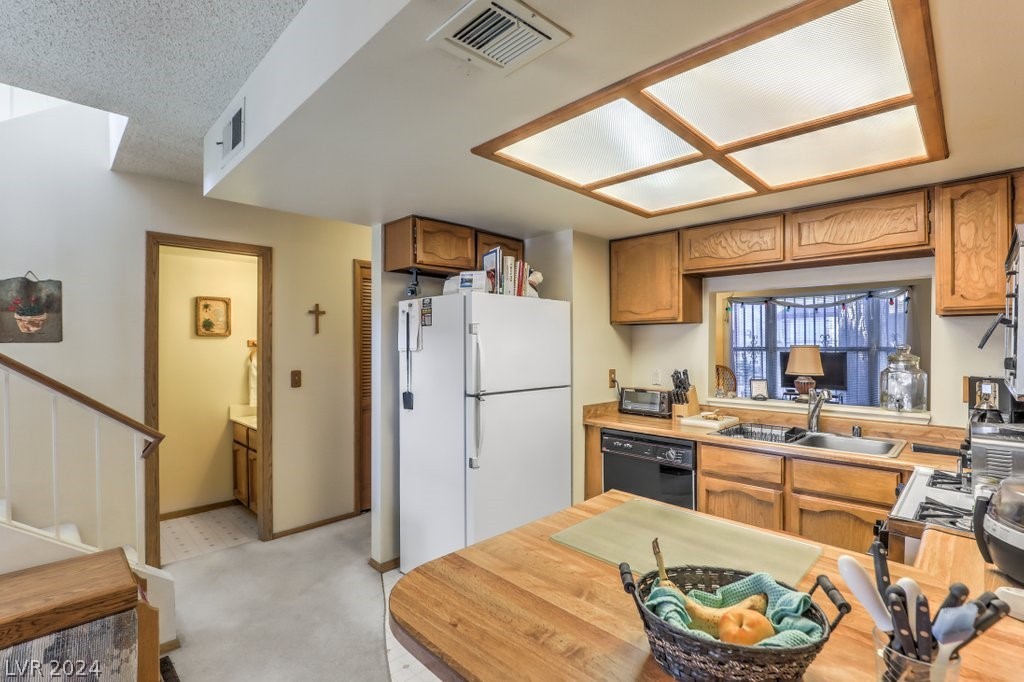 886 Stainglass Lane 886