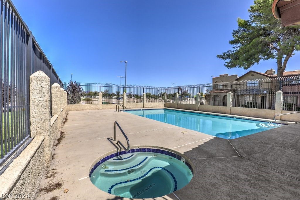 886 Stainglass Lane 886