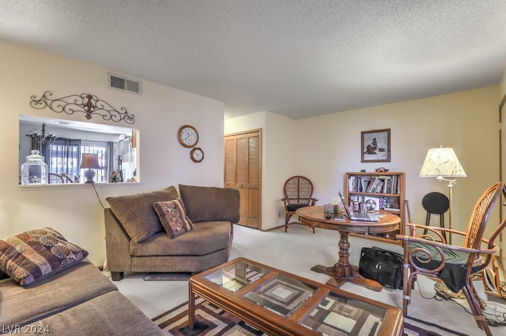 886 Stainglass Lane 886