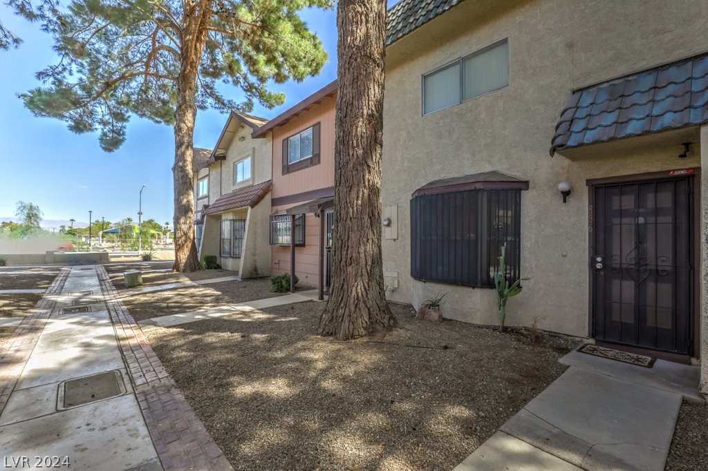 886 Stainglass Lane 886