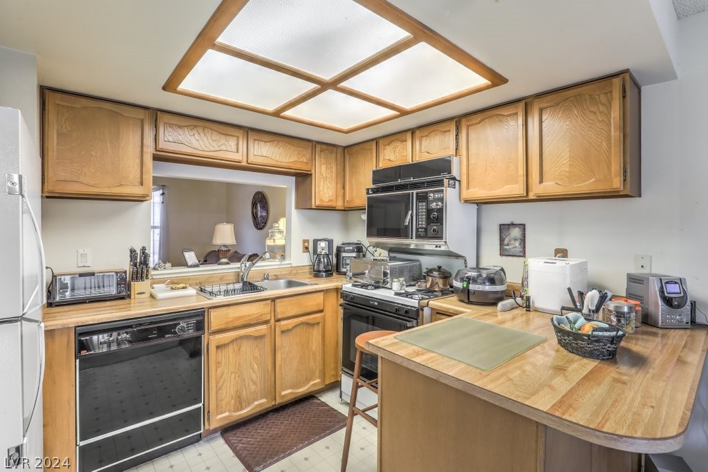 886 Stainglass Lane 886