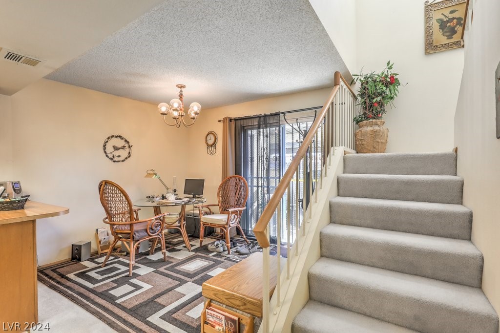 886 Stainglass Lane 886