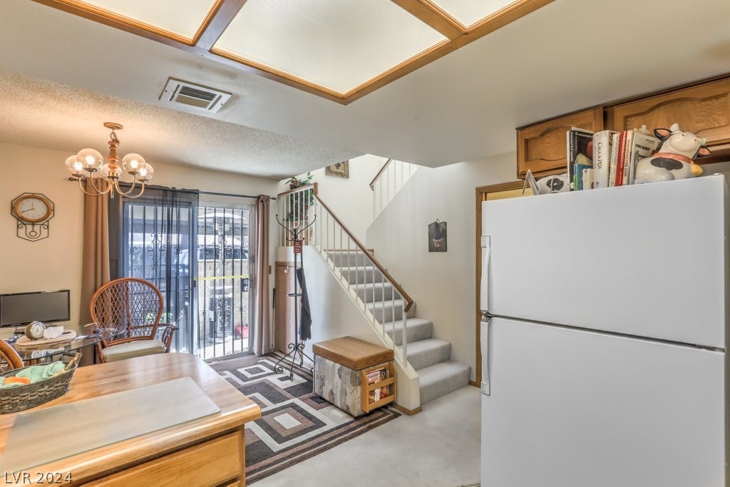 886 Stainglass Lane 886