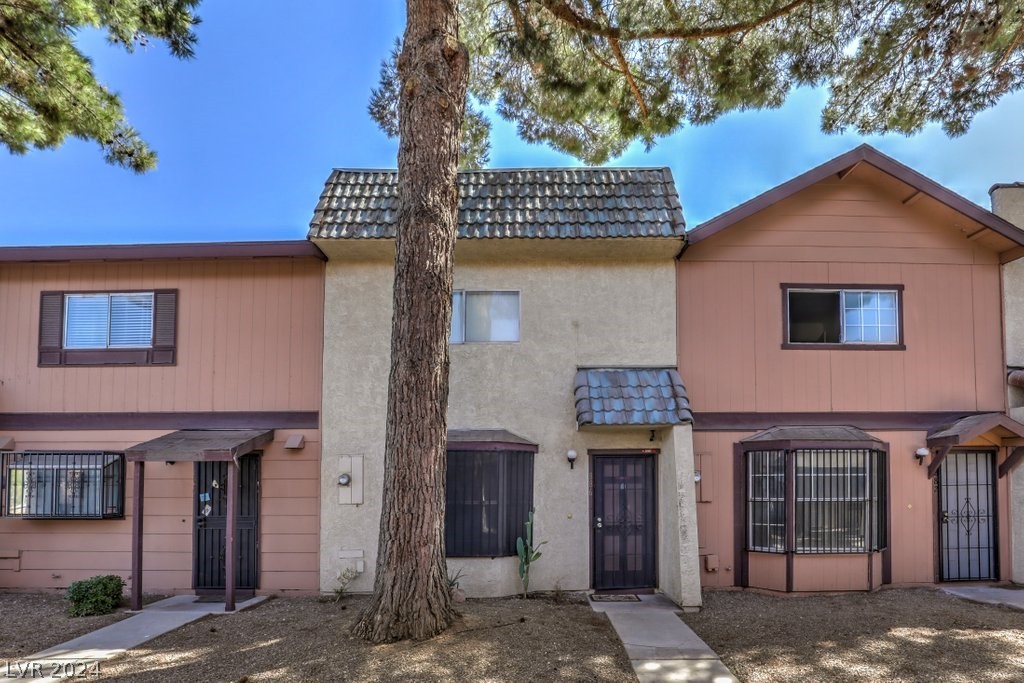 886 Stainglass Lane 886