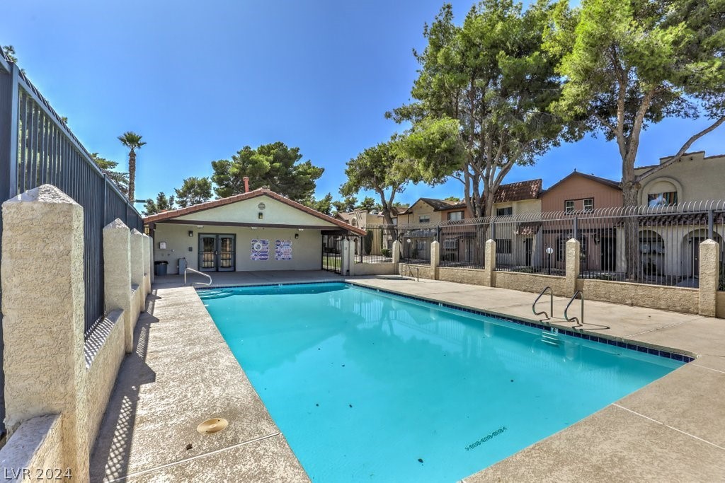 886 Stainglass Lane 886