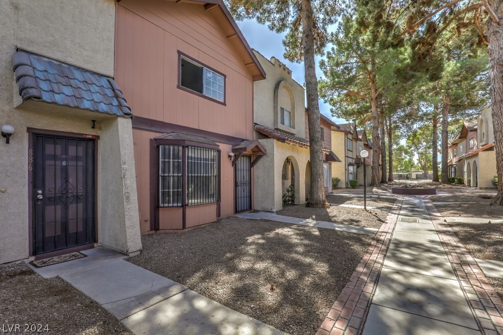 886 Stainglass Lane 886