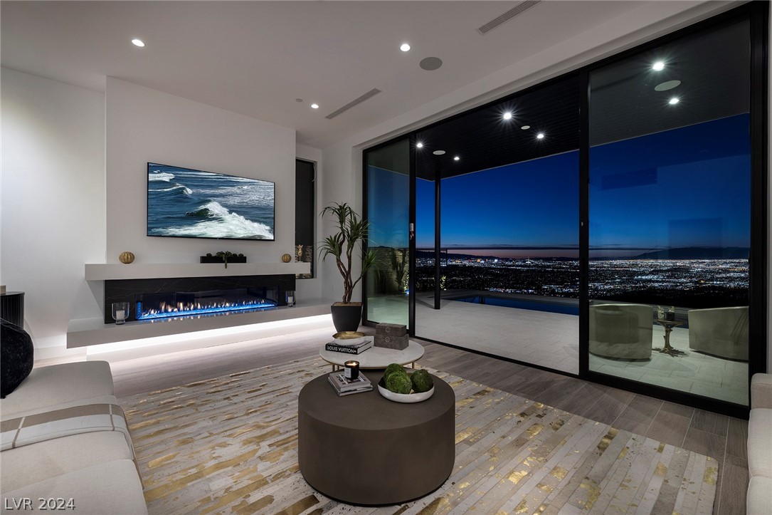 607 Overlook Rim Drive