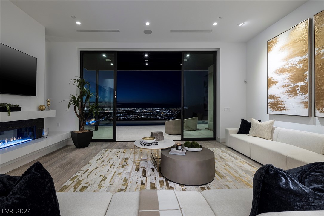 607 Overlook Rim Drive